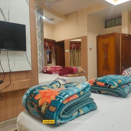 Hotel Pleasure Landmark Ujjain Esterno foto