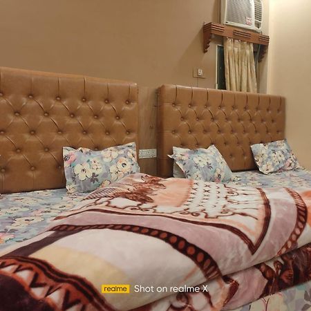 Hotel Pleasure Landmark Ujjain Esterno foto