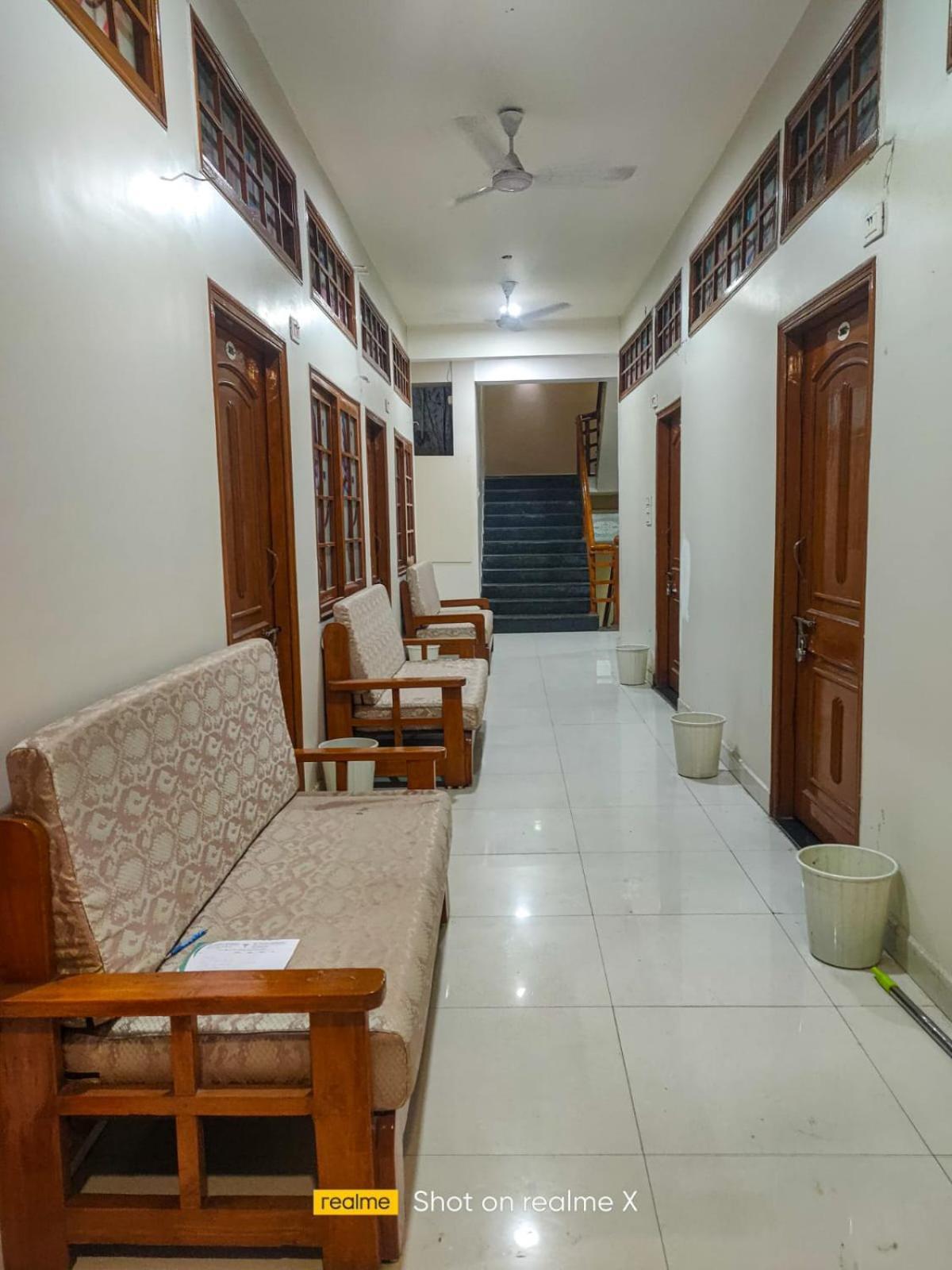 Hotel Pleasure Landmark Ujjain Esterno foto