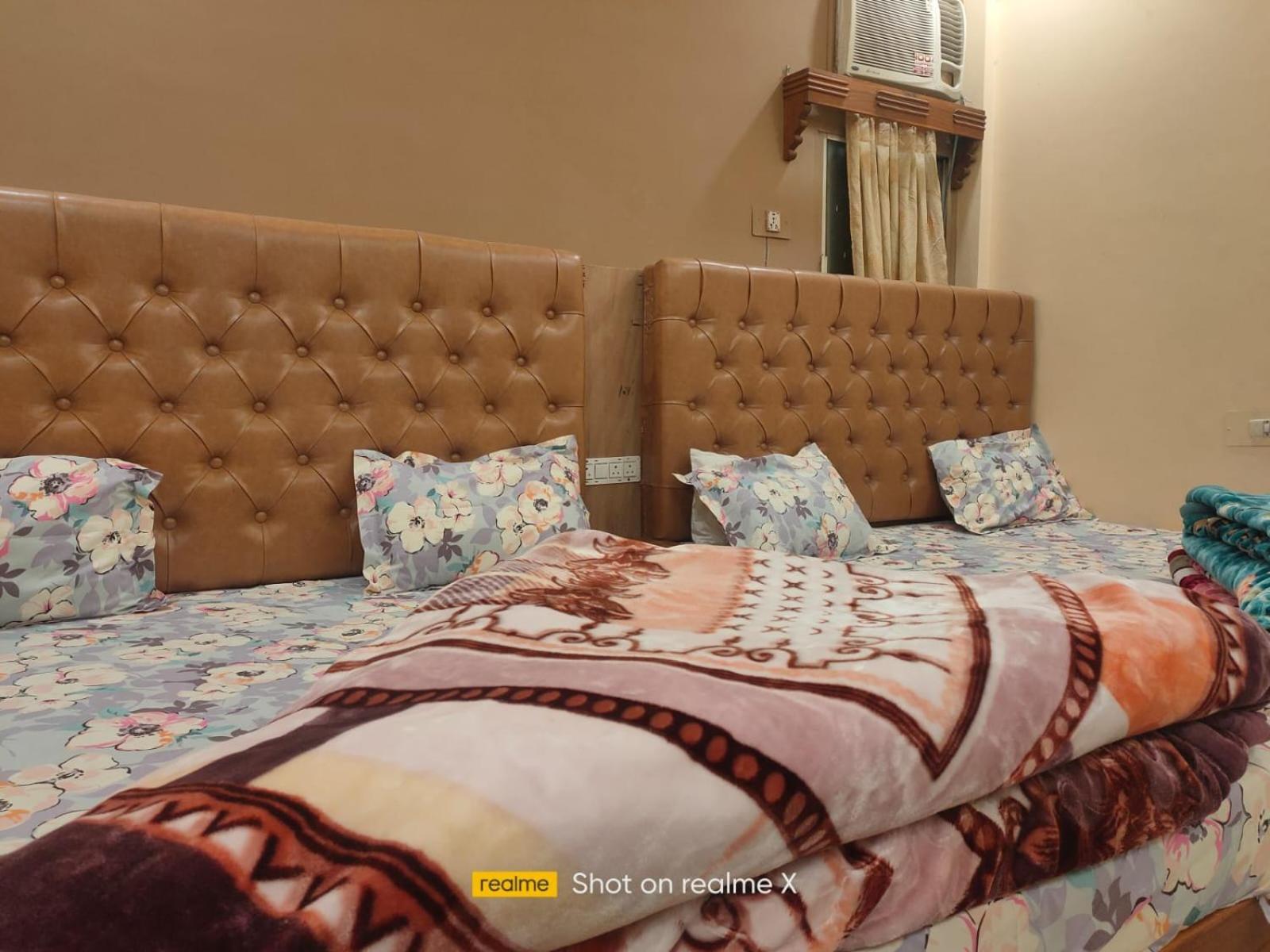 Hotel Pleasure Landmark Ujjain Esterno foto
