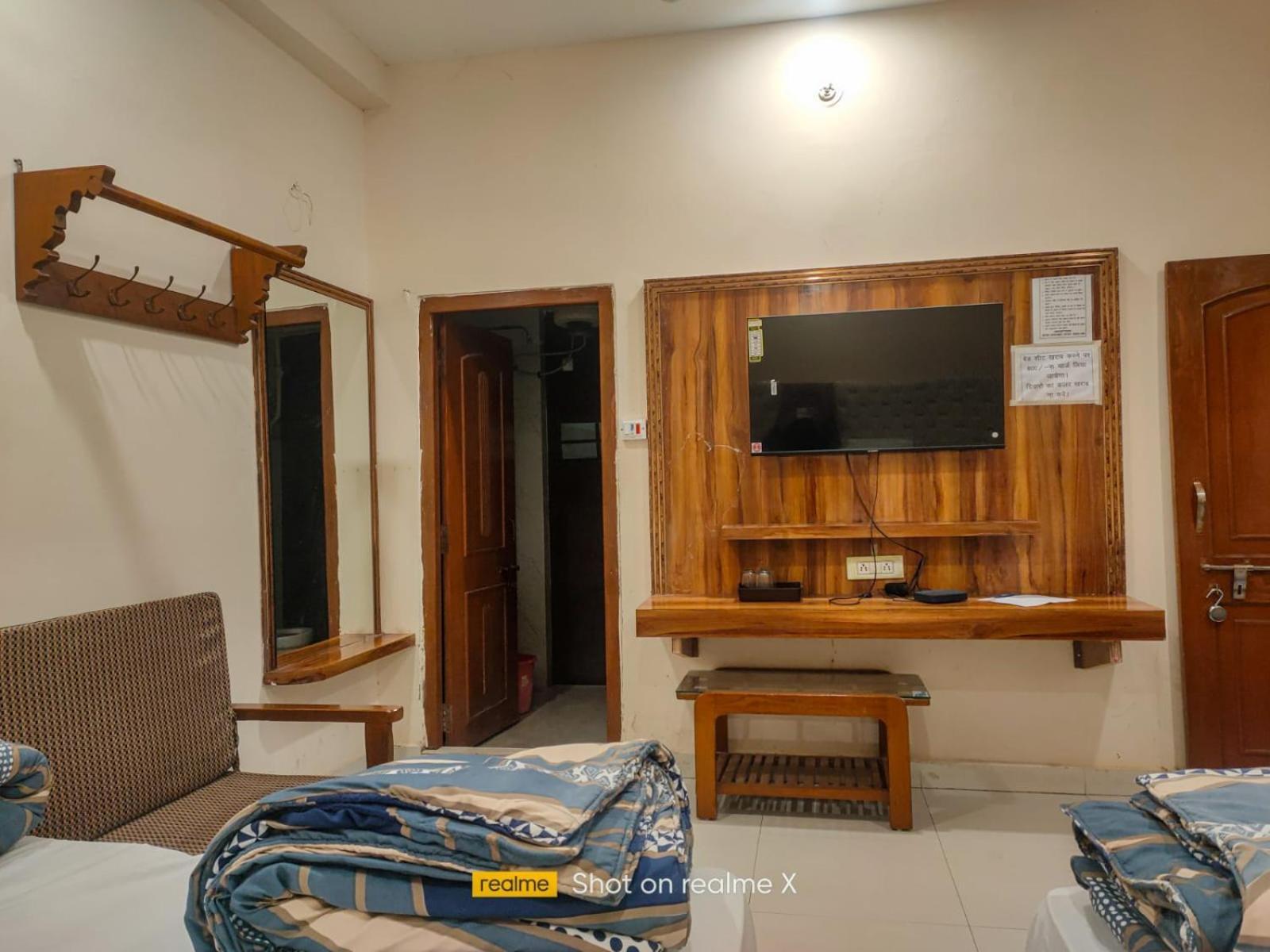Hotel Pleasure Landmark Ujjain Esterno foto