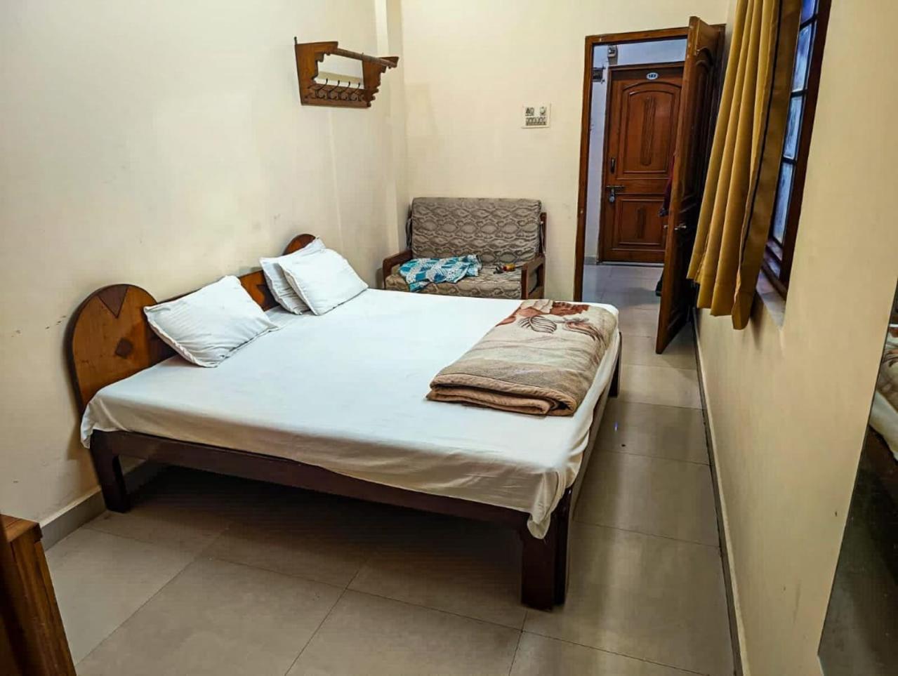 Hotel Pleasure Landmark Ujjain Esterno foto